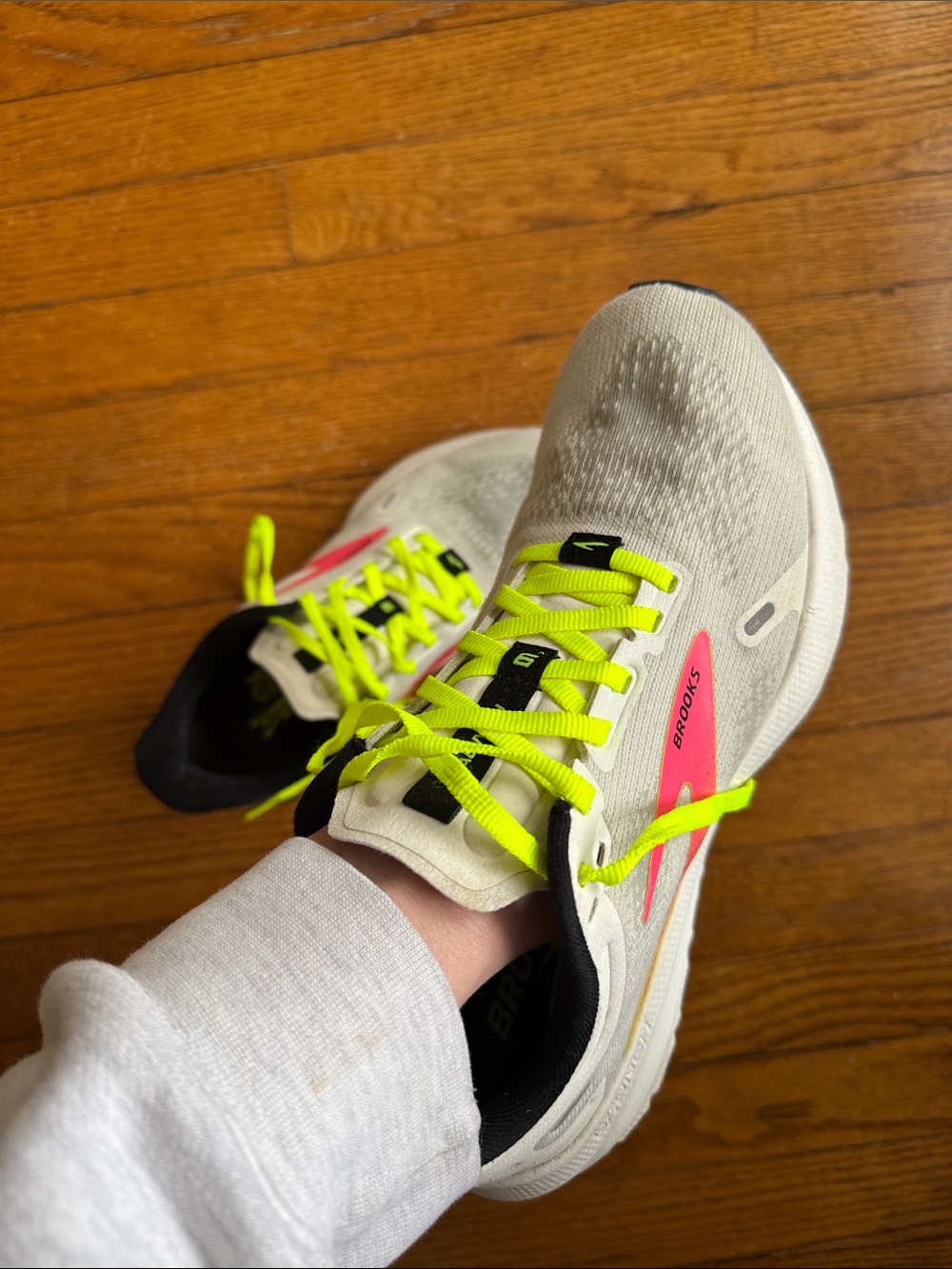 Brooks Launch 9 White Running Sneakers sz 7.5 womens - Picture 4 of 4
